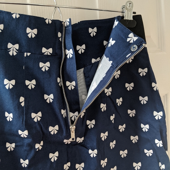 NWT! Divided High Waist Pencil Skirt - Bow Pattern - Picture 3 of 4
